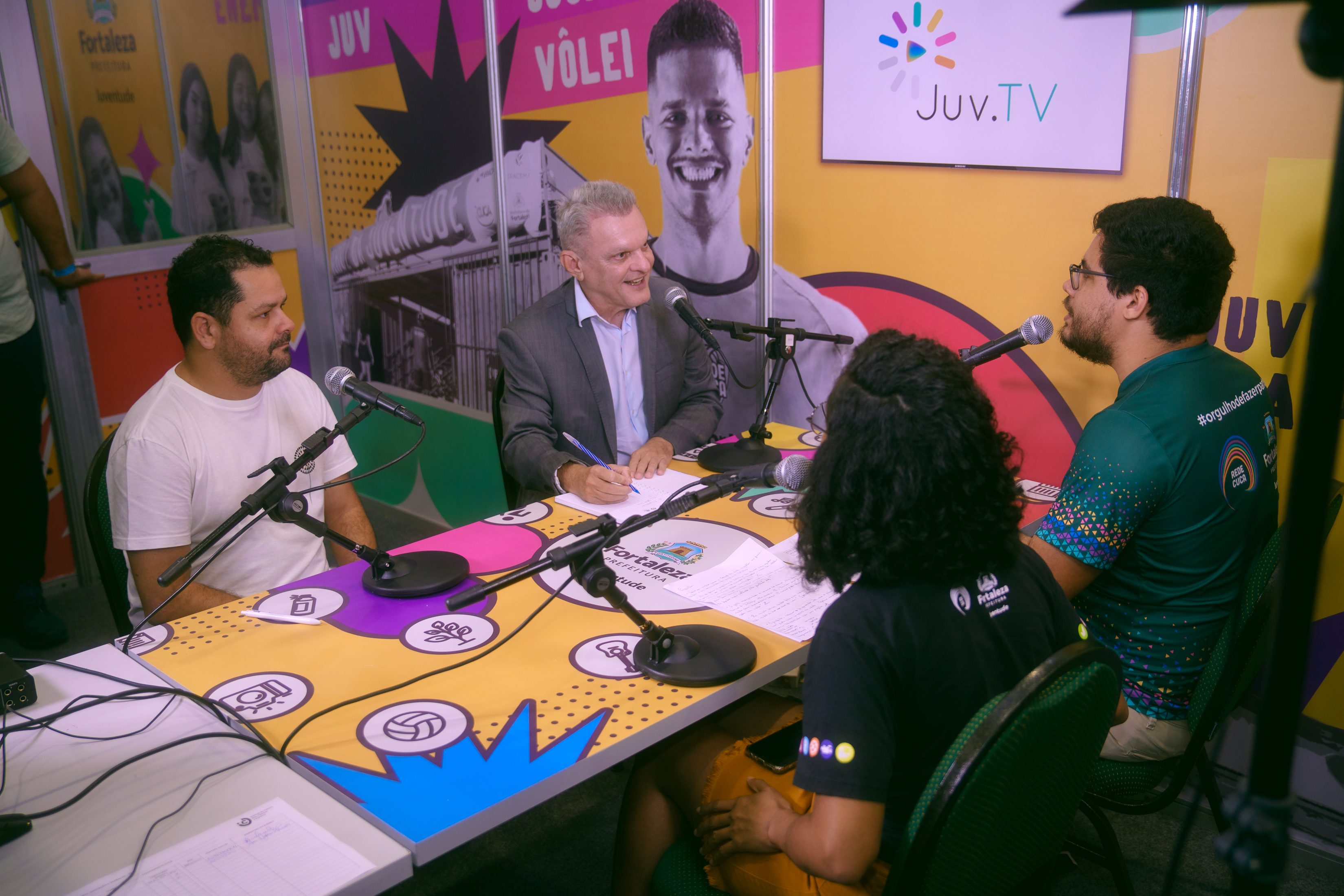 prefeito dando entrevista